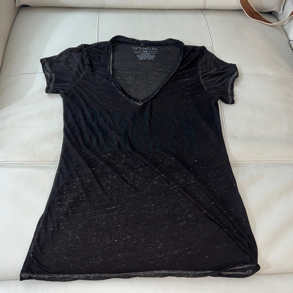 FIFTH SUN Brooklyn v neck- vintage